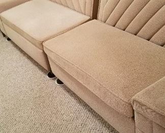 Another view of this great sofa