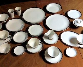 HMT030 More Fine China by De Ville Dinnerware 