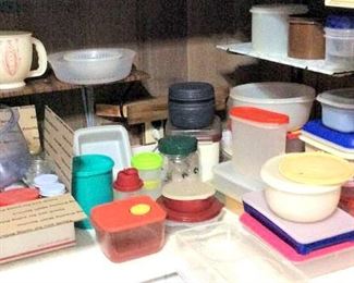 HMT085 Mystery Lot of Tupperware & Other Various Food Storage Containers