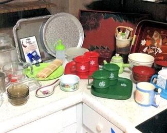 HMT089 Christmas Tupperware & Other Kitchen Items 