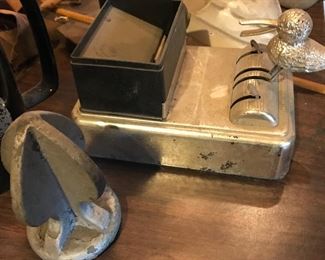 Vimtage cigarette bird dispenser