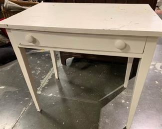 Small White Table or Desk https://ctbids.com/#!/description/share/257269