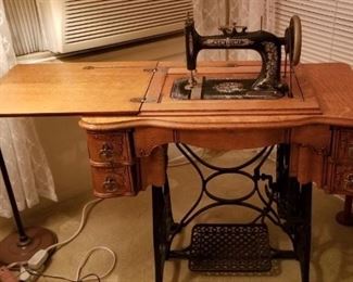 Oak antique New Home sewing machine, perfect condition