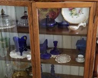 oak display case/ cabinet with 3 shelves