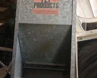 Metal feeder box