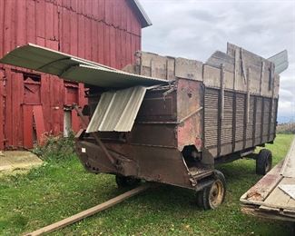 New Holland silage wagon