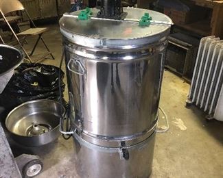 Stainless motorized bee extractor with screen and storage tank