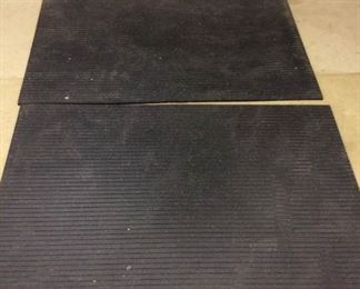 Pair of stall mats https://ctbids.com/#!/description/share/254222