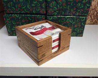 (12) handcrafted Red Oak/ Paddock Napkin Holders https://ctbids.com/#!/description/share/254310