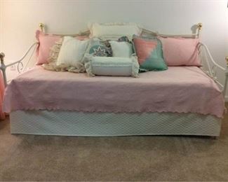 Daybed with trundle https://ctbids.com/#!/description/share/254171