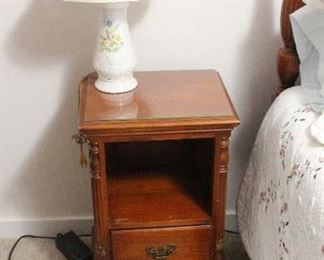 End table from pineapple bedroom set