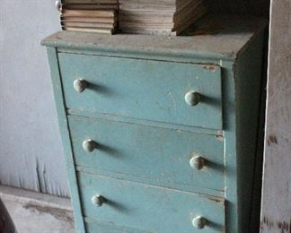 Green chest of drawers