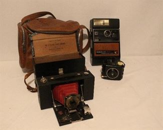Vintage camera's Polaroid, Eastman Kodak camera 