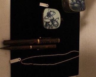 Ming dynasty Pendant and silver box-gold chain-fountain pen set
