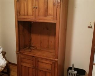 This Hutch is made by Pennsylvania House. 