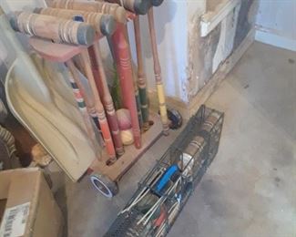 Crochet set, wood with stand and one in carrying case