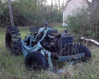 ANTIQUE TRACTOR....NO PRICE, JUST MAKE US AN OFFER.