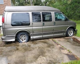 1999 LIMITED SE 1500 CHEVY EXPRESS VAN WITH LIFT...$5950 CASH OR BEST OFFER...102,000 actual MILES....(CURRENTLY GETTING NEW TIRES, BATTERY, TUNE UP & MAY NOT BE AT SALE)