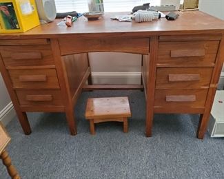 VINTAGE OAK TEACHER'S DESK