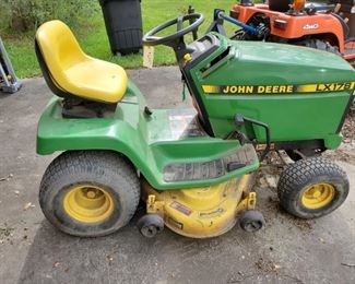 JOHN DEERE LX178  RIDING MOWER....$650 AS IS OR BEST OFFER (WE THINK IT JUST NEEDS A BATTERY)