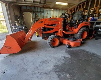 KUBOTA BX2660 4WD TRACTOR with FRONT LOADER and BACK BUCKET....(WORKING CONDITION)....$8000 or BEST OFFER