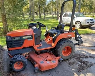 KUBOTA BX2200 $6500 CASH OR BEST OFFER....GOOD RUNNING CONDITION