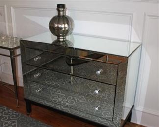 Mirrored cabinet