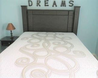 Queen Size Serta Mattress/Box Springs & Bed Frame