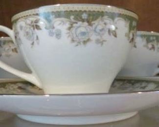 Noritake Fellicia China Set