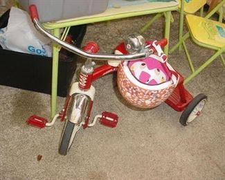 Child trike, and Buzz Lightyear table and chairs