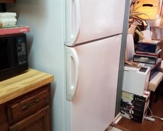 Magic Chef refrigerator 