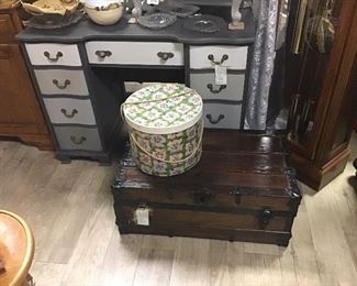  Coffee table trunk 