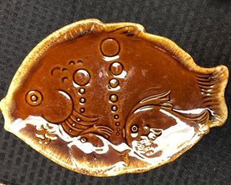 fish tray Hull Pottery