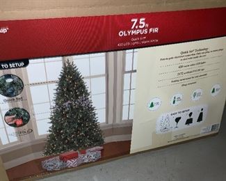 Pre lot Christmas tree