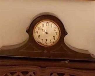 0085 Main Building Living Room Mantle Clock profile