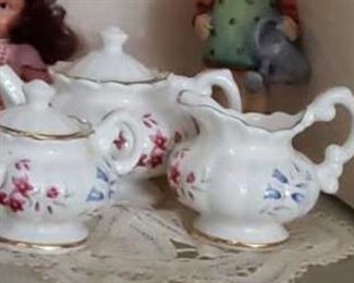0439 Main Building Hall Downstairs Toy tea set profile