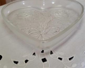 0910 Main Building Kitchen Heart shaped dish profile