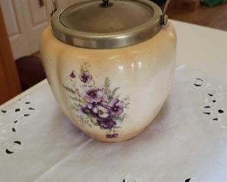 0919 Main Building Kitchen Biscuit Jar profile