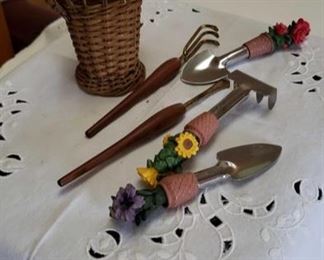 1048 Main Building Kitchen Miniature Garden Tools profile