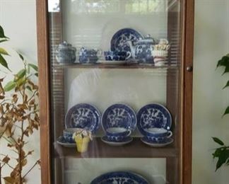 1294 Main Building Sun Room Blue Willow Doll Set profile