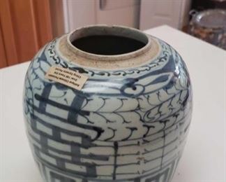 1306 Main Building Sun Room Blue Willow Vase profile