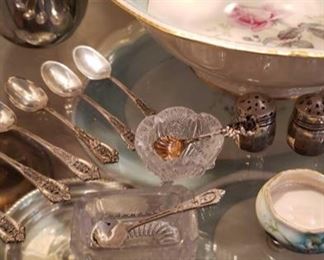 1498 Main Building Dining Room Indv Salt Cellar w spoon profile