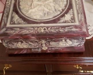 1774 Main Building Bedroom Upstairs Jewelry Box profile