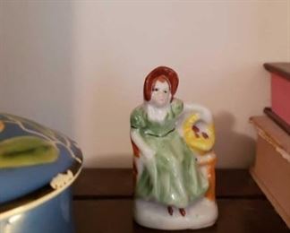 1835 Main Building Bedroom Upstairs Figurine profile
