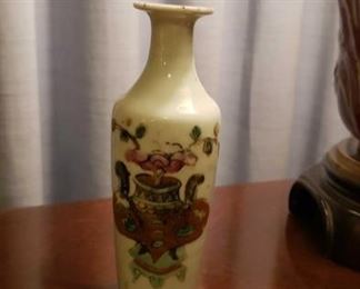 1962 Main Building Sitting Room Sm Vase profile