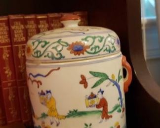 1985 Main Building Sitting Room Ginger Jar profile