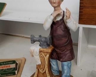 2201 Main Building Sitting Rm Closet Figurine profile