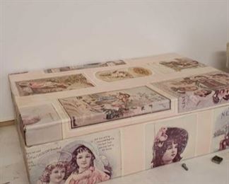 2279 Main Building Sitting Rm Closet Box o Antique Lace profile