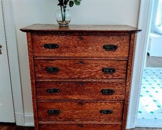 chest of drawers