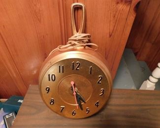 Figural Skillet Kitchen Clock